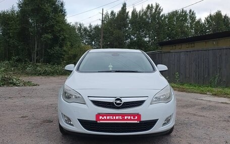 Opel Astra J, 2011 год, 550 000 рублей, 2 фотография