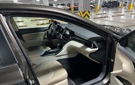 Toyota Camry, 2022 год, 2 850 000 рублей, 6 фотография