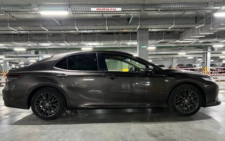 Toyota Camry, 2022 год, 2 850 000 рублей, 5 фотография