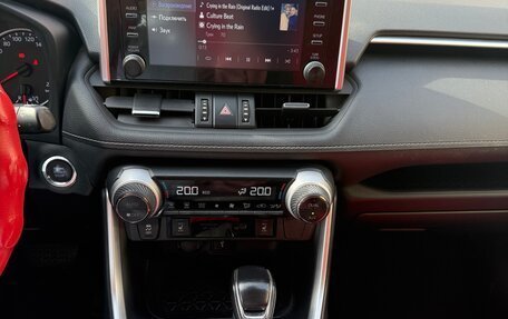 Toyota RAV4, 2021 год, 3 100 000 рублей, 18 фотография