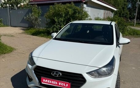 Hyundai Solaris II рестайлинг, 2017 год, 965 000 рублей, 1 фотография