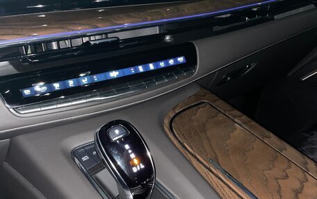 Cadillac Escalade V, 2023 год, 14 500 000 рублей, 10 фотография