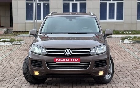 Volkswagen Touareg III, 2011 год, 1 570 000 рублей, 2 фотография