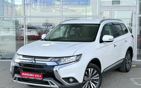Mitsubishi Outlander III рестайлинг 3, 2019 год, 2 239 000 рублей, 1 фотография