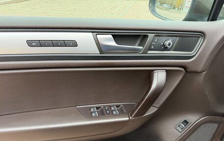 Volkswagen Touareg III, 2011 год, 1 570 000 рублей, 28 фотография