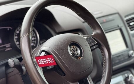 Volkswagen Touareg III, 2011 год, 1 570 000 рублей, 30 фотография