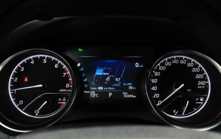Toyota Camry, 2019 год, 2 390 000 рублей, 13 фотография