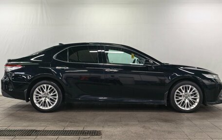 Toyota Camry, 2019 год, 2 390 000 рублей, 4 фотография