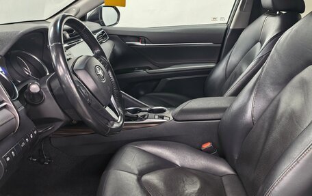 Toyota Camry, 2019 год, 2 390 000 рублей, 8 фотография