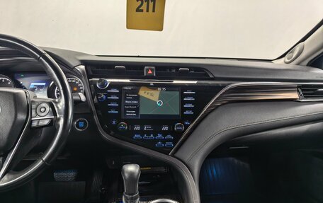 Toyota Camry, 2019 год, 2 390 000 рублей, 14 фотография