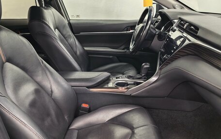 Toyota Camry, 2019 год, 2 390 000 рублей, 22 фотография