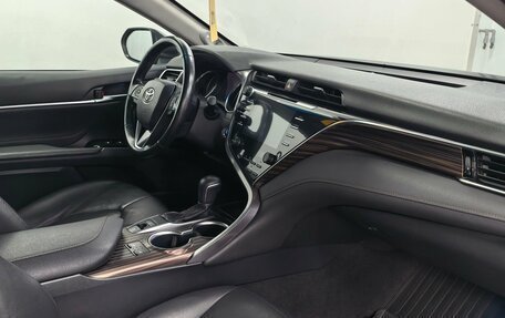 Toyota Camry, 2019 год, 2 390 000 рублей, 21 фотография