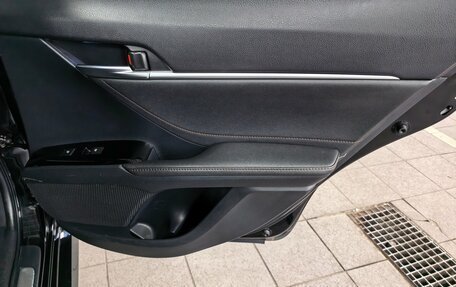 Toyota Camry, 2019 год, 2 390 000 рублей, 18 фотография