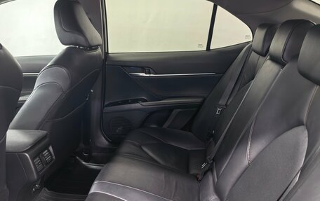 Toyota Camry, 2019 год, 2 390 000 рублей, 17 фотография