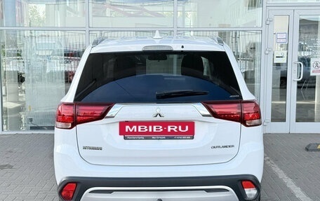 Mitsubishi Outlander III рестайлинг 3, 2019 год, 2 239 000 рублей, 4 фотография