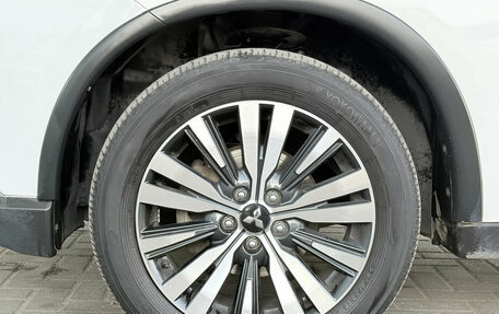 Mitsubishi Outlander III рестайлинг 3, 2019 год, 2 239 000 рублей, 11 фотография
