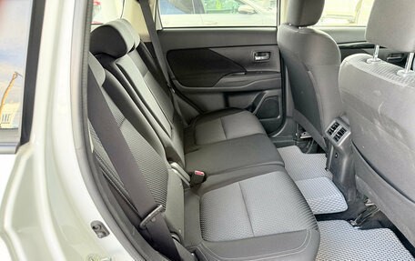 Mitsubishi Outlander III рестайлинг 3, 2019 год, 2 239 000 рублей, 10 фотография