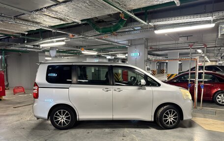 Toyota Noah III, 2010 год, 990 000 рублей, 5 фотография