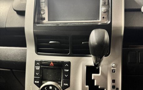 Toyota Noah III, 2010 год, 990 000 рублей, 12 фотография