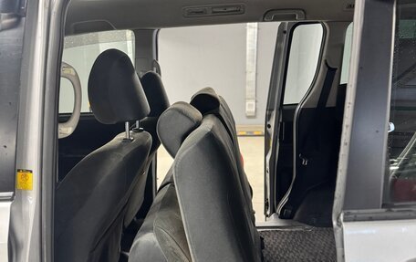Toyota Noah III, 2010 год, 990 000 рублей, 17 фотография