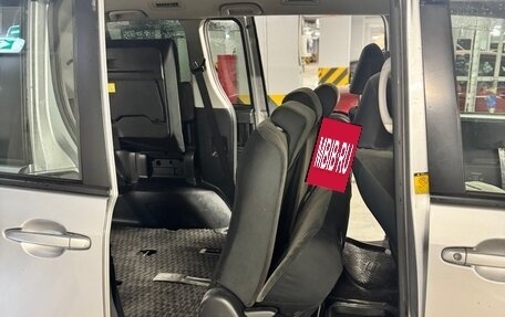 Toyota Noah III, 2010 год, 990 000 рублей, 18 фотография