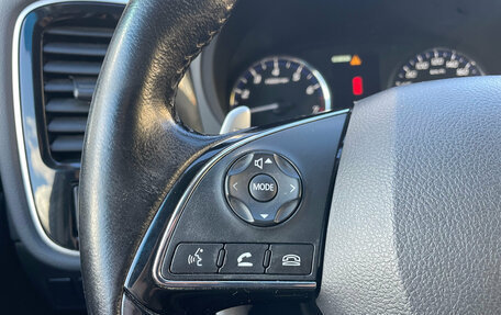 Mitsubishi Outlander III рестайлинг 3, 2015 год, 1 699 000 рублей, 10 фотография