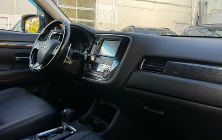 Mitsubishi Outlander III рестайлинг 3, 2015 год, 1 699 000 рублей, 7 фотография
