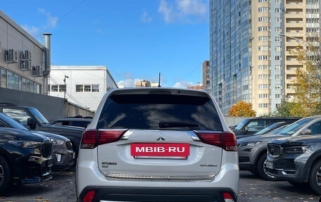 Mitsubishi Outlander III рестайлинг 3, 2015 год, 1 699 000 рублей, 6 фотография