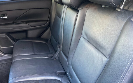 Mitsubishi Outlander III рестайлинг 3, 2015 год, 1 699 000 рублей, 13 фотография