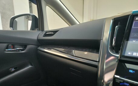 Toyota Vellfire II, 2019 год, 4 750 000 рублей, 34 фотография