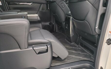 Toyota Vellfire II, 2019 год, 4 750 000 рублей, 38 фотография