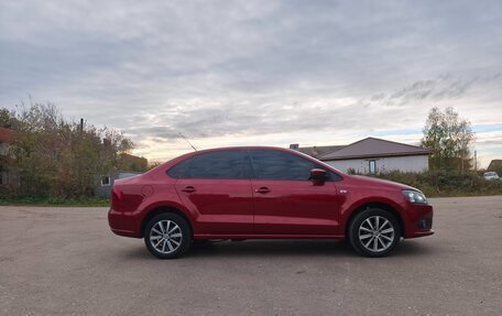 Volkswagen Polo VI (EU Market), 2012 год, 800 000 рублей, 2 фотография