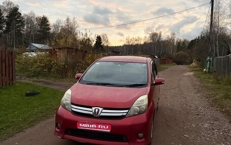 Toyota ISis I, 2011 год, 850 000 рублей, 1 фотография