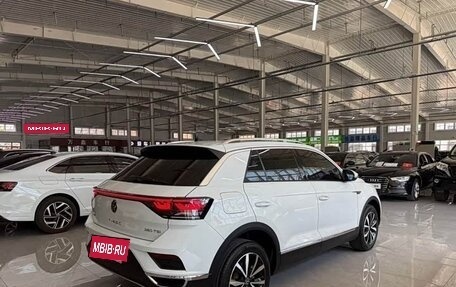 Volkswagen T-Roc I, 2023 год, 2 280 000 рублей, 5 фотография