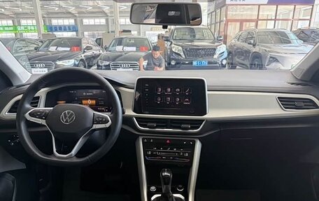 Volkswagen T-Roc I, 2023 год, 2 280 000 рублей, 7 фотография