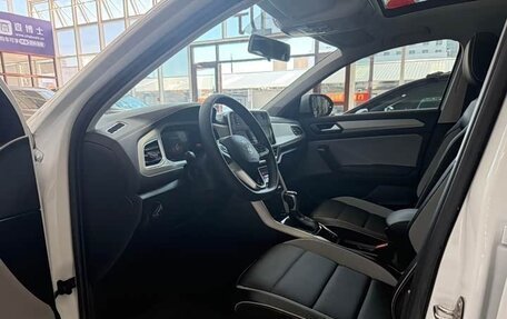 Volkswagen T-Roc I, 2023 год, 2 280 000 рублей, 8 фотография