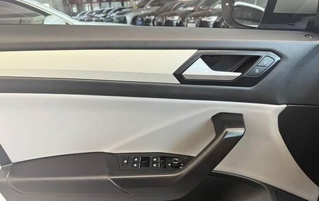 Volkswagen T-Roc I, 2023 год, 2 280 000 рублей, 14 фотография
