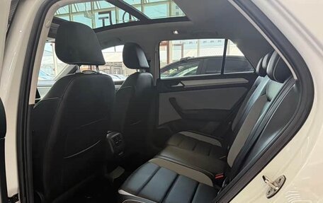 Volkswagen T-Roc I, 2023 год, 2 280 000 рублей, 12 фотография