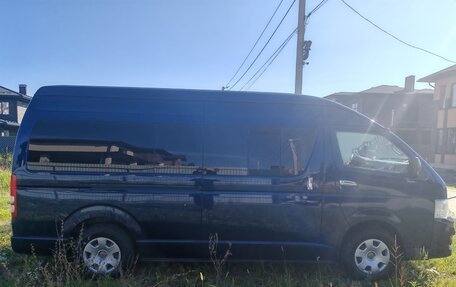 Toyota HiAce H200, 2011 год, 3 650 000 рублей, 4 фотография