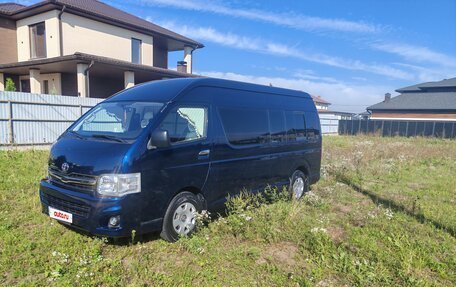 Toyota HiAce H200, 2011 год, 3 650 000 рублей, 2 фотография