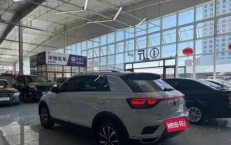 Volkswagen T-Roc I, 2023 год, 2 280 000 рублей, 6 фотография