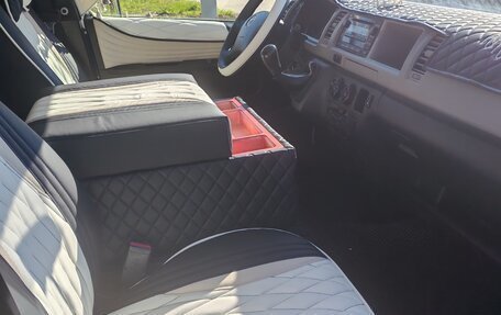 Toyota HiAce H200, 2011 год, 3 650 000 рублей, 12 фотография