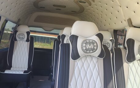 Toyota HiAce H200, 2011 год, 3 650 000 рублей, 14 фотография
