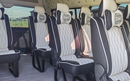 Toyota HiAce H200, 2011 год, 3 650 000 рублей, 13 фотография