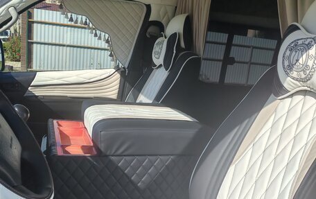 Toyota HiAce H200, 2011 год, 3 650 000 рублей, 9 фотография