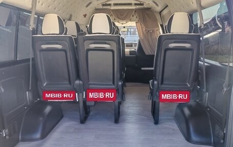 Toyota HiAce H200, 2011 год, 3 650 000 рублей, 15 фотография