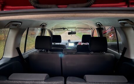Toyota ISis I, 2011 год, 850 000 рублей, 10 фотография