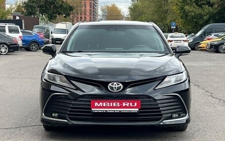 Toyota Camry, 2021 год, 1 900 000 рублей, 2 фотография
