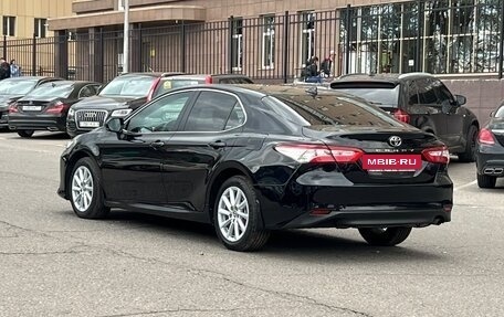 Toyota Camry, 2021 год, 1 900 000 рублей, 6 фотография