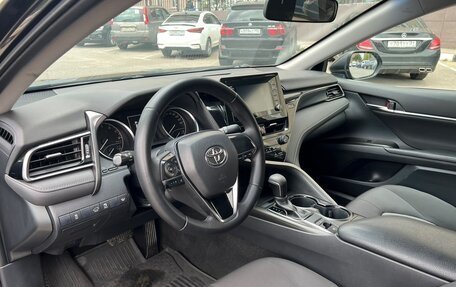 Toyota Camry, 2021 год, 1 900 000 рублей, 9 фотография